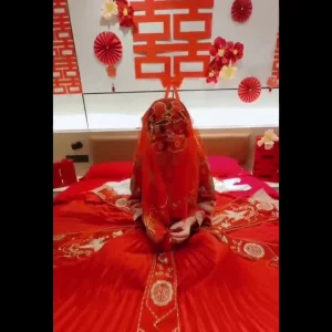 少妇明天就成为人妻了，婚床上最后的温存