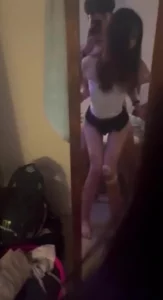 镜子前草女大 刚分手没多久